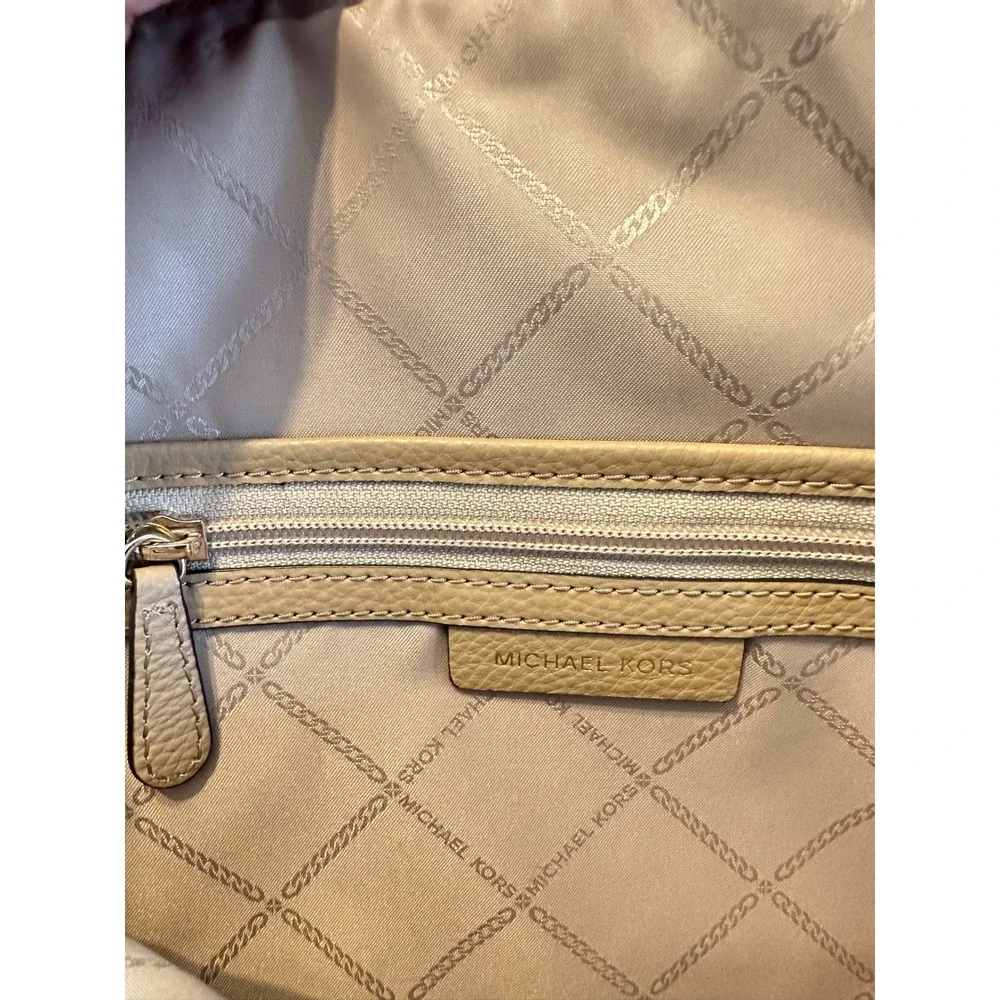 Michael‎ Kors Pebble Leather Backpack Beige Convertible Straps Everyday Casual